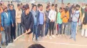 Photo of सात माह से फरार  क्रिकेट खेलते वीडियो वायरल