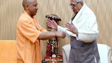 Photo of राम नाईक ने किया योगी का अभिनंदन