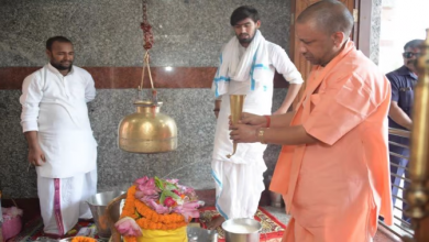 Photo of सीएम योगी ने मानसरोवर मंदिर में किया रुद्राभिषेक