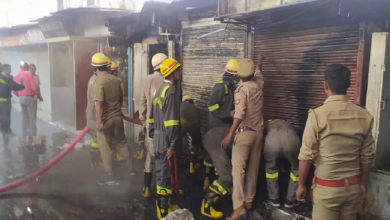 Photo of अमीनाबाद में गड़बड़ झाला मार्केट की  दुकानों में  आग