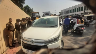 Photo of विधानसभा के बाहर खड़ी यूपी के मंत्री असीम अरुण की कार का चालान
