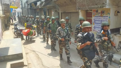 Photo of संवेदनशील क्षेत्रों में सुरक्षा बलों ने किया रूट मार्च
